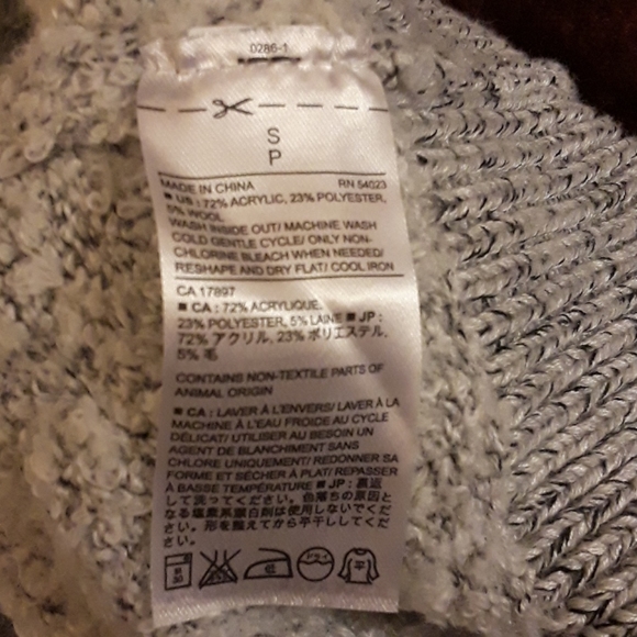 EUC Banana Republic Women's Cowl Neck Grey Sweater - Picture 9 of 9